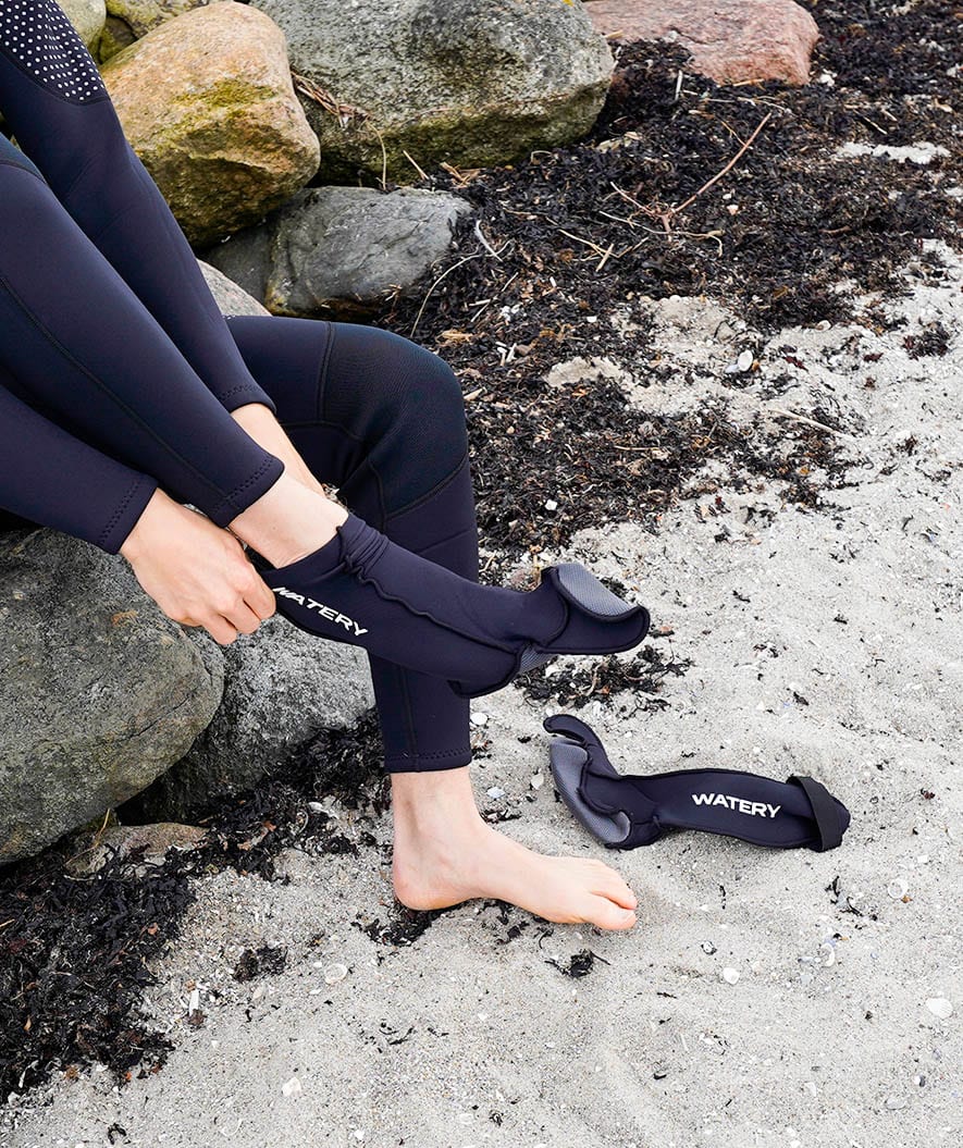 Watery neoprene socks for open water - Calder Pro (2mm) - Black - Image 4