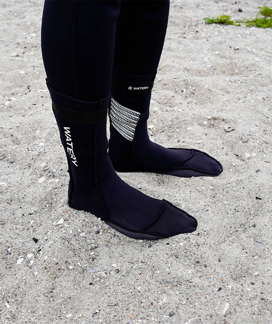 Watery neoprene socks for open water - Calder Pro (2mm) - Black - Image 7