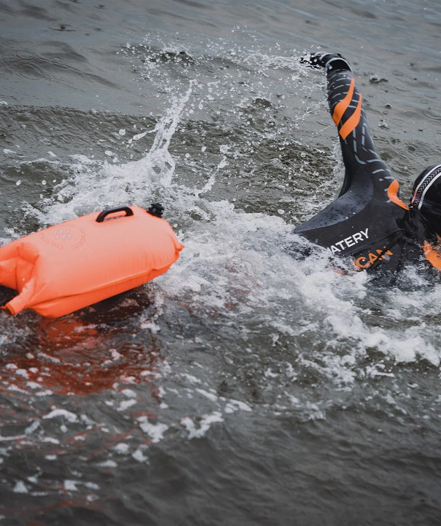 Watery sea bag - Swim Buoy & Dry Bag 28L - Orange - Image 6