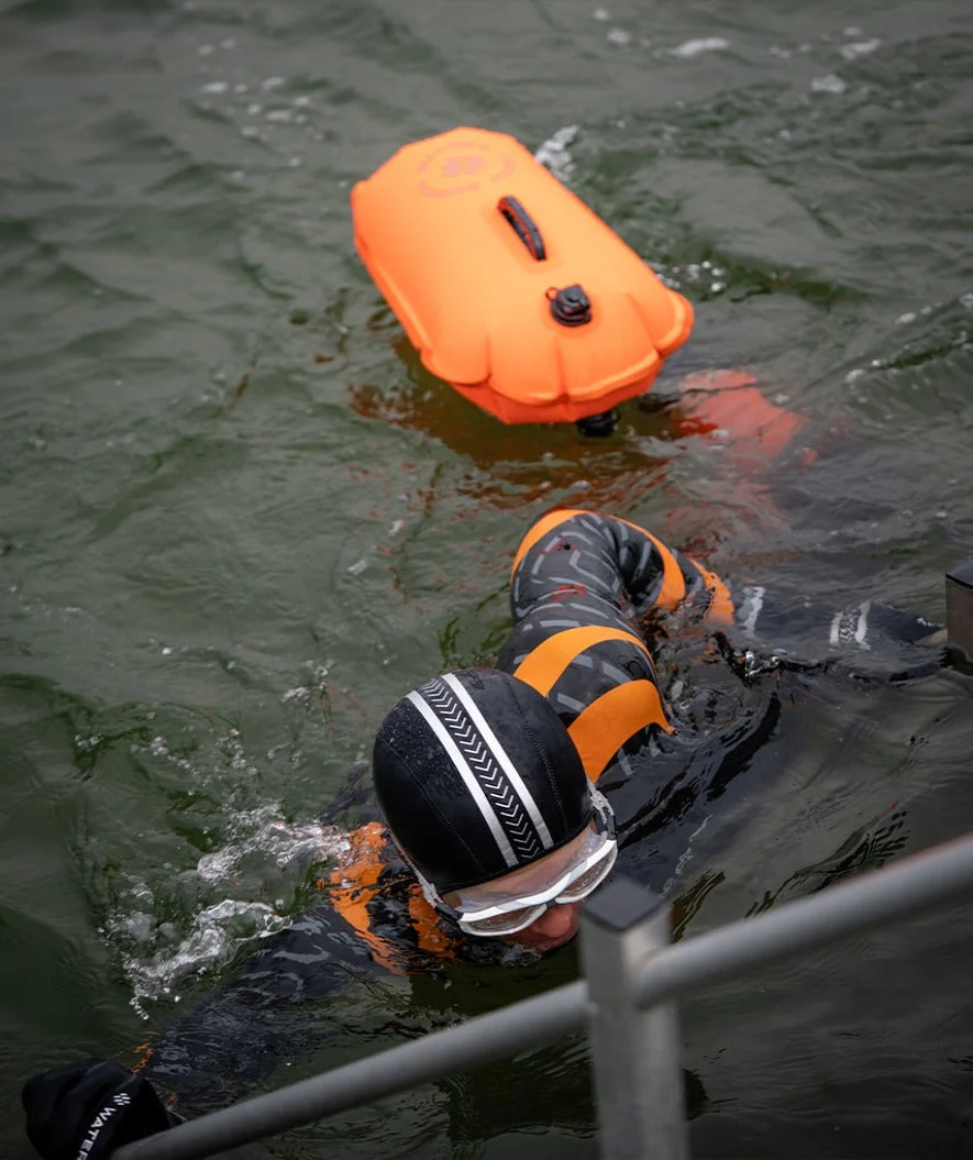 Watery sea bag - Swim Buoy & Dry Bag 28L - Pink - Image 7